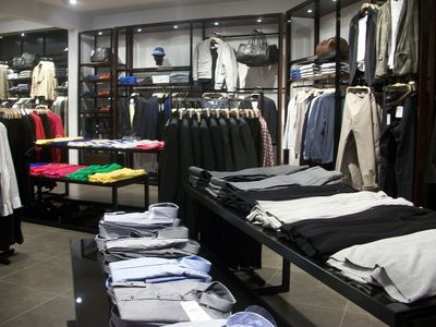 H&M、ZARA與優(yōu)衣庫(kù)的賣場(chǎng)設(shè)計(jì)特點(diǎn)解析